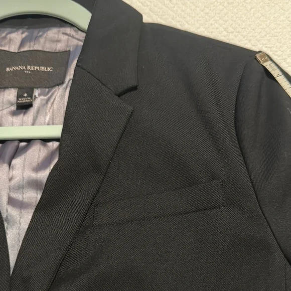 Banana Republic- CLASSIC SUIT BLAZER/Wms size: 4/ Black/ Semi-fitted/ NEW w/ tag - Picture 4 of 15